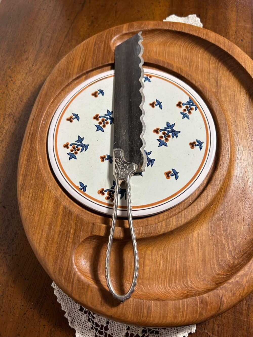 Antique 10”Clauss serrated / scalloped bread knife